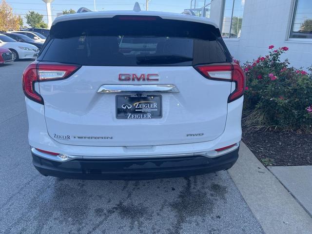 Photo of 2022 Summit White GMC Terrain