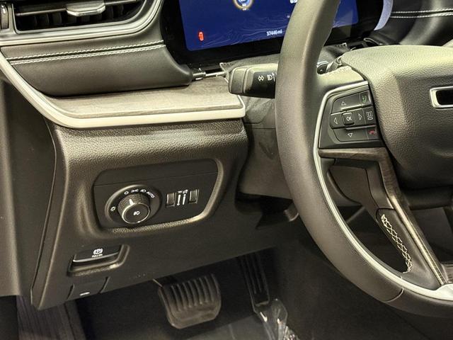Photo of 2024 Velvet Red Pearlcoat Jeep Grand Cherokee