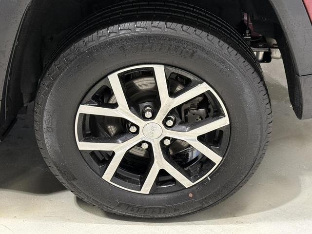 Photo of 2024 Velvet Red Pearlcoat Jeep Grand Cherokee