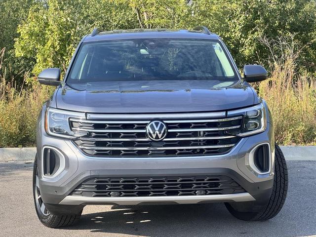 Photo of 2024 Platinum Gray Metallic Volkswagen Atlas