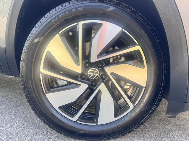 Photo of 2024 Platinum Gray Metallic Volkswagen Atlas