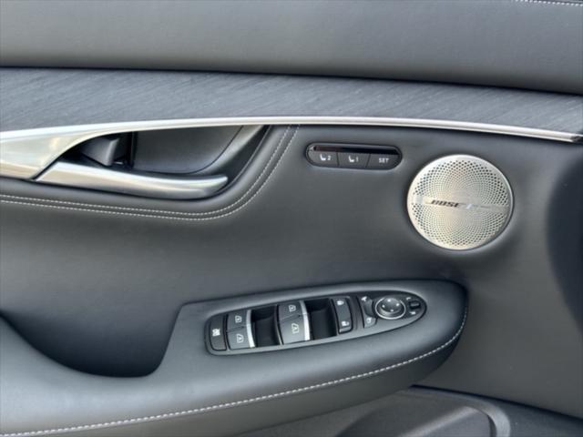 Photo of 2025 Radiant White INFINITI QX55