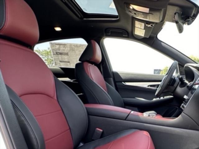 Photo of 2025 Radiant White INFINITI QX55