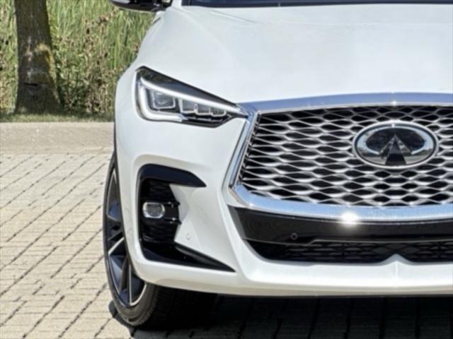 Photo of 2025 Radiant White INFINITI QX55