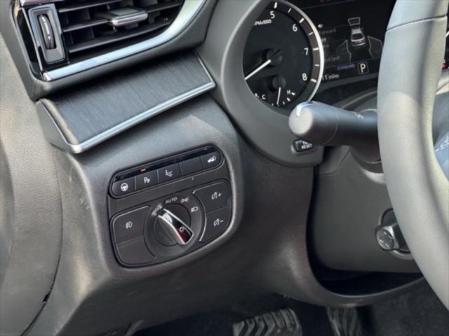 Photo of 2025 Radiant White INFINITI QX55