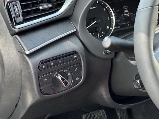 Photo of 2025 Radiant White INFINITI QX55