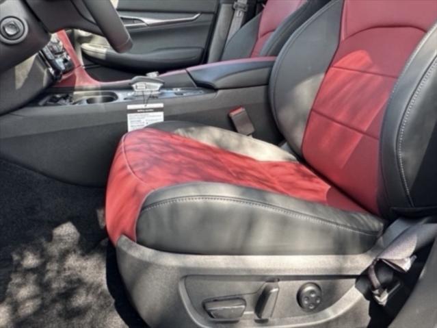 Photo of 2025 Radiant White INFINITI QX55