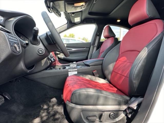 Photo of 2025 Radiant White INFINITI QX55