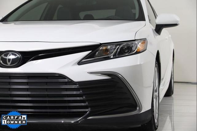 Photo of 2022 White Toyota Camry