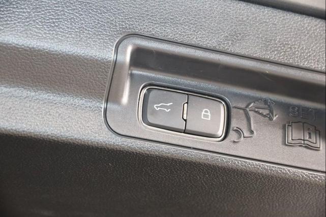 Photo of 2022 Carbonized Gray Metallic Ford Explorer