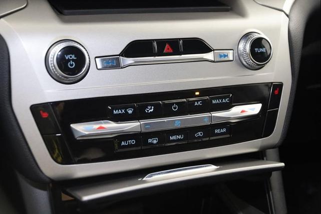 Photo of 2022 Carbonized Gray Metallic Ford Explorer