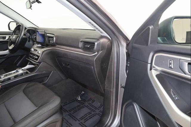 Photo of 2022 Carbonized Gray Metallic Ford Explorer