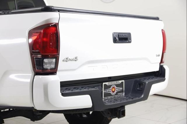 Photo of 2021 Super White Toyota Tacoma