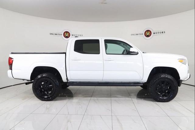 Photo of 2021 Super White Toyota Tacoma