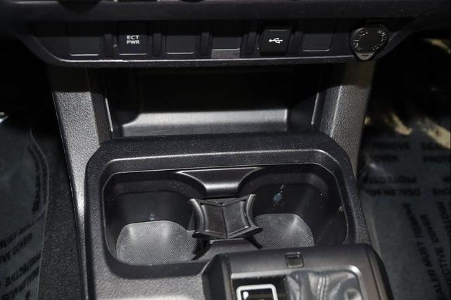 Photo of 2021 Super White Toyota Tacoma
