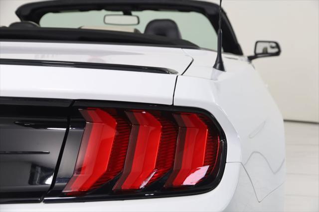 Photo of 2019 Oxford White Ford Mustang
