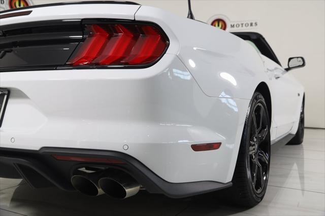 Photo of 2019 Oxford White Ford Mustang