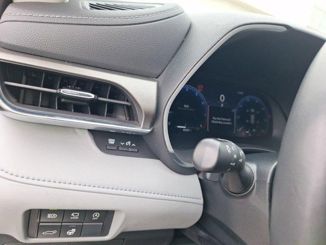 Photo of 2023 Celestial Silver Metallic Toyota Highlander