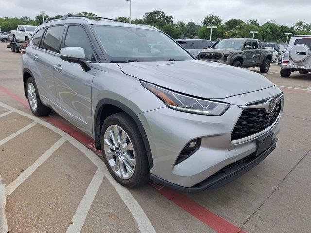 Photo of 2023 Celestial Silver Metallic Toyota Highlander