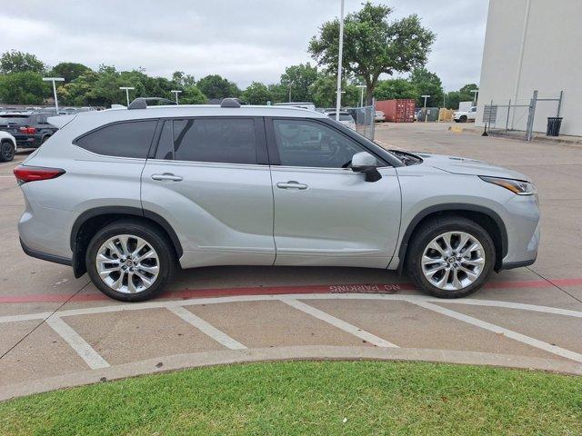 Photo of 2023 Celestial Silver Metallic Toyota Highlander