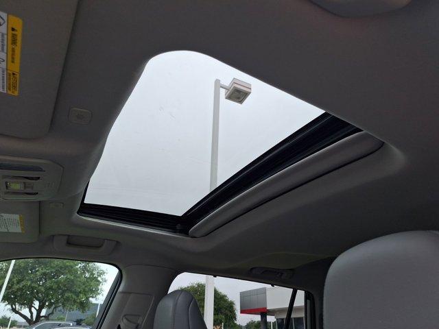 Photo of 2023 Celestial Silver Metallic Toyota Highlander