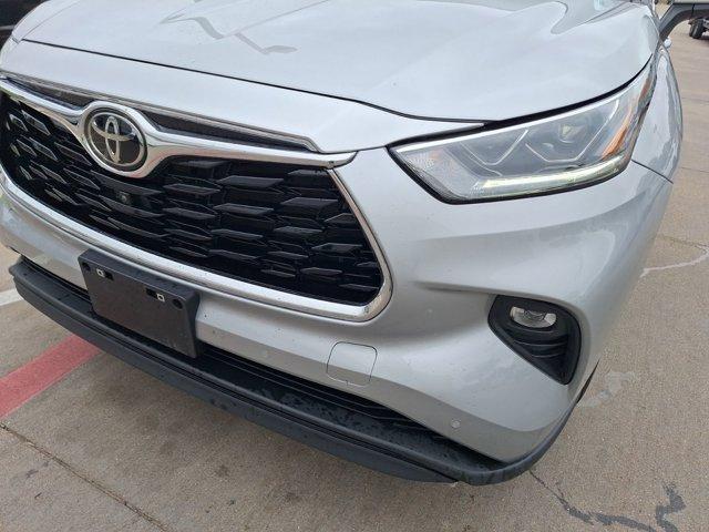 Photo of 2023 Celestial Silver Metallic Toyota Highlander