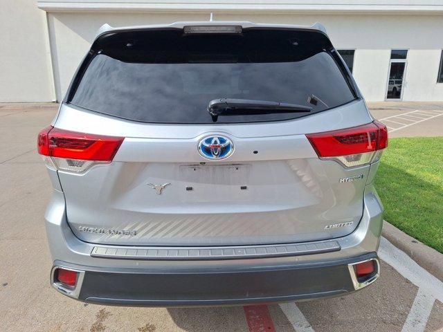 Photo of 2019 Celestial Silver Metallic Toyota Highlander Hybrid