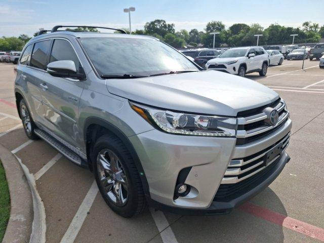 Photo of 2019 Celestial Silver Metallic Toyota Highlander Hybrid