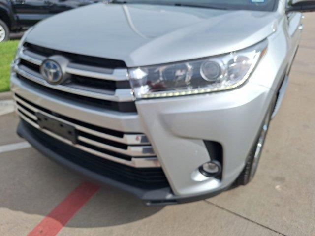 Photo of 2019 Celestial Silver Metallic Toyota Highlander Hybrid