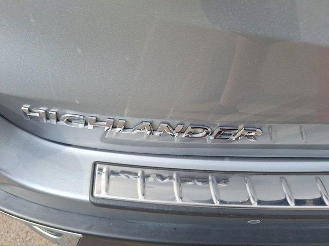 Photo of 2019 Celestial Silver Metallic Toyota Highlander Hybrid