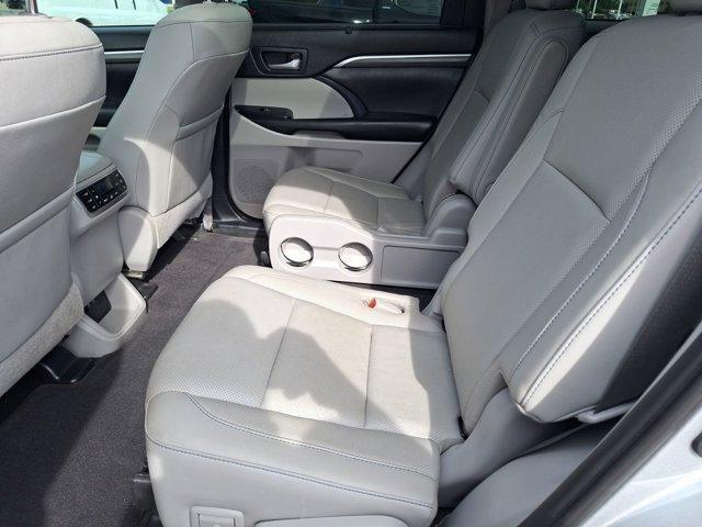 Photo of 2019 Celestial Silver Metallic Toyota Highlander Hybrid