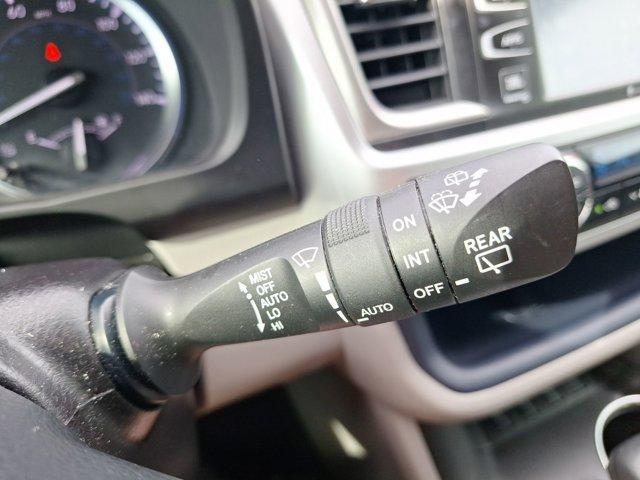 Photo of 2019 Celestial Silver Metallic Toyota Highlander Hybrid