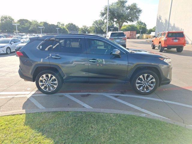 Photo of 2020 White Toyota RAV4