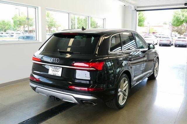 Photo of 2025 Mythos Black Metallic Audi Q7