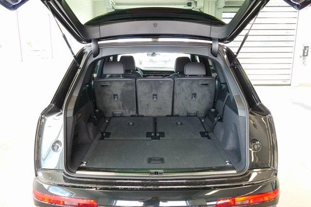 Photo of 2025 Mythos Black Metallic Audi Q7