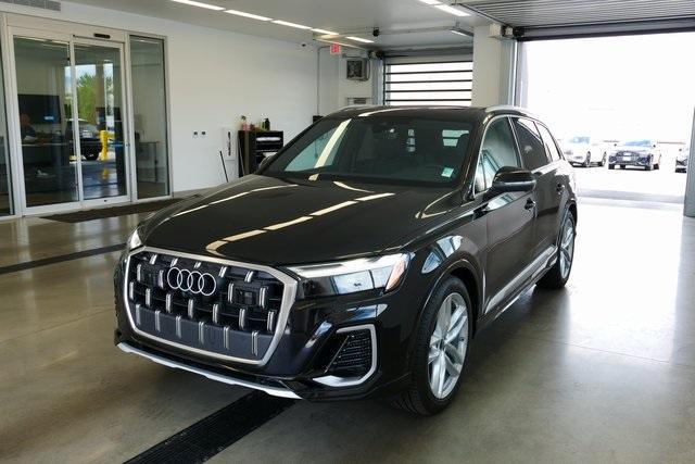 Photo of 2025 Mythos Black Metallic Audi Q7