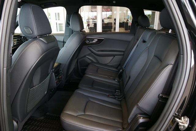 Photo of 2025 Mythos Black Metallic Audi Q7