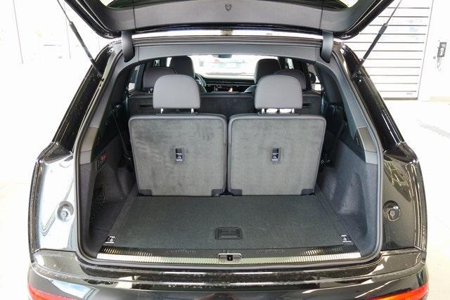 Photo of 2025 Mythos Black Metallic Audi Q7