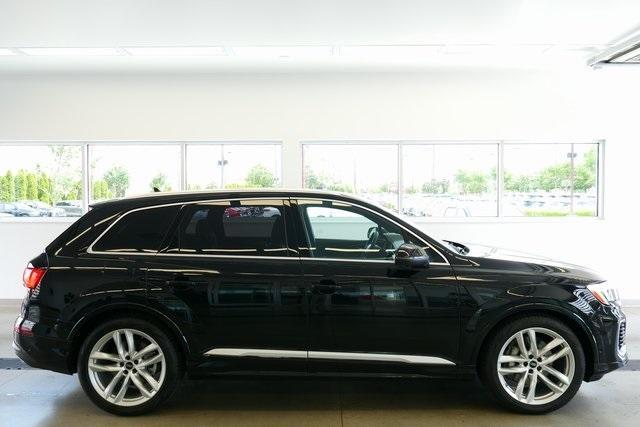 Photo of 2025 Mythos Black Metallic Audi Q7