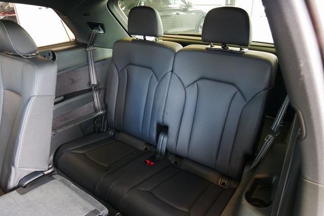Photo of 2025 Mythos Black Metallic Audi Q7