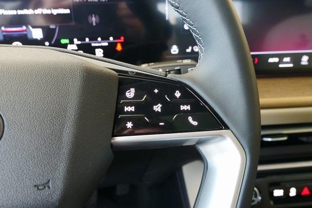 Photo of 2025 Glacier White Metallic Audi Q5