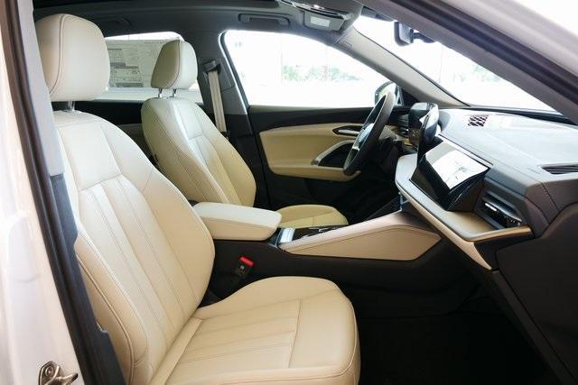 Photo of 2025 Glacier White Metallic Audi Q5