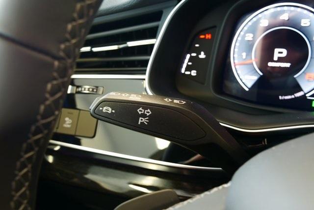 Photo of 2025 Waitomo Blue Metallic Audi Q7