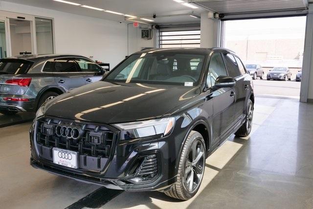 Photo of 2025 Mythos Black Metallic Audi Q7