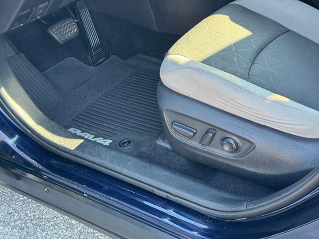 Photo of 2020 Blue Toyota RAV4