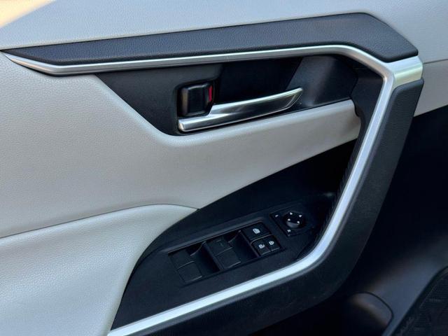 Photo of 2020 Blue Toyota RAV4