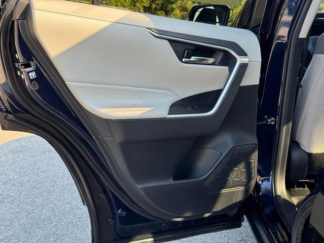 Photo of 2020 Blue Toyota RAV4
