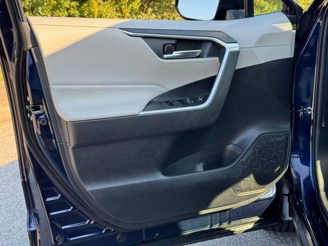 Photo of 2020 Blue Toyota RAV4