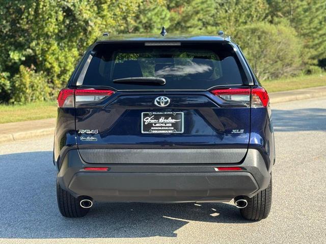 Photo of 2020 Blue Toyota RAV4
