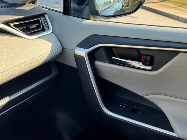 Photo of 2020 Blue Toyota RAV4